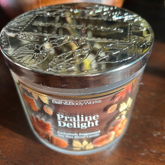 Bath & Body Works Praline Delight 3-Wick Candle NEW - Picture 3 of 4